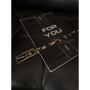 Ceinture fine Fiori avec boucle à double languette dorée, style décontracté en alliage plaqué pour femmes et hommes - Product Image 1