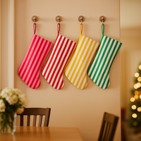 Chaussette de Noël rayée pour enfants, mignonne, réutilisable, en toile, avec boucle de suspension, décoration de Noël, fabriquée en Chine continentale
