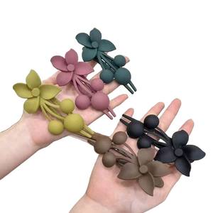 Elegante estilo europeo de color sólido accesorios para el cabello para las mujeres al por mayor de plástico esmerilado flor pinza de pelo - Product Image 5