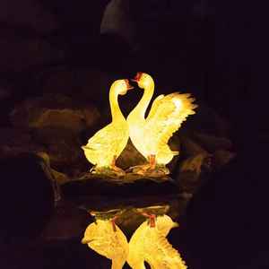 Lámpara de estatua de cisne de fibra de vidrio impermeable IP65 para decoración exterior del hogar, para paisajes y fiestas de cumpleaños, productos para dropshipping. - Product Image 1