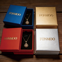 Boîte d'emballage carrée personnalisée pour bijoux avec inserts en velours et mousse pour boucles d'oreilles, colliers et bougies