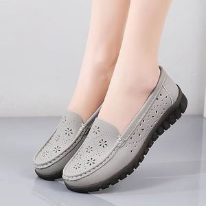 Chaussures plates décontractées et confortables pour femmes, nouveau style 2026, antidérapantes et respirantes, idéales pour l'extérieur (modèle 'Mom's Lazy') - Product Image 1