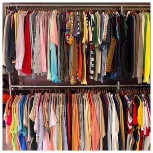 Camisetas de Algodón de Alta Calidad al por Mayor para Mujer, Diseños Variados Estampados, Ropa en Stock, Opciones de Tallas Grandes, Excedentes de Hong Kong - Product Image 3