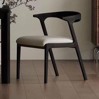 Chaise en bois couleur noyer, design moderne, mobilier commercial pour salon et salle à manger