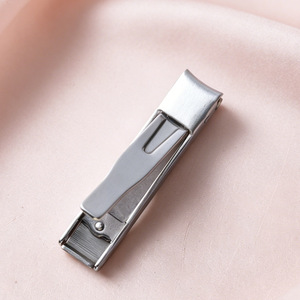 Cortauñas plegable mini portátil con diseño de bloqueo para evitar apertura accidental; herramienta de cuidado de uñas tipo llavero. - Product Image 2