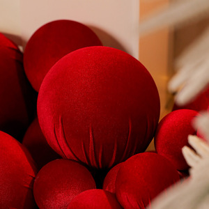 Venta al por mayor de árboles de Navidad y decoraciones, accesorios para escaparates de bodas, decoración de ventanas, accesorios de exhibición, bola de espuma roja, hecha en China - Product Image 3