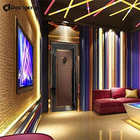 Porte d'entrée design moderne en acier inoxydable avec bande lumineuse LED et panneau de verre insonorisé pour boîte de nuit, salle d'exposition