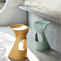 Tabouret de bar moderne en acrylique PP de qualité supérieure, siège incurvé, repose-pieds antidérapant, cuisine extérieure, îlot de cuisine, salle à manger, hôtel, salon