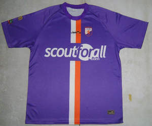 Maillots de football rétro 100% polyester à séchage rapide pour adultes Service OEM fourni fabriqué au Pakistan - Product Image 5