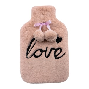 Poco costoso di buona qualità sacchetto della bottiglia di acqua calda di gomma con <span class=keywords><strong>in</strong></span> rilievo amore della peluche della copertura e <span class=keywords><strong>pom</strong></span> poms - Product Image 2