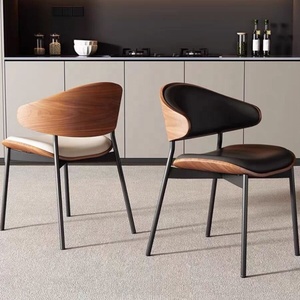 <span class=keywords><strong>Silla</strong></span> de Comedor Nórdica de Cuero Negro con <span class=keywords><strong>Patas</strong></span> de Metal de Alta Gama y Respaldo - Product Image 2