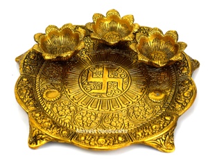 Plato de Metal para Puja, Diseño Indio Dorado con 3 Diyas, Plato Religioso para Templo, Decoración, Artículo de Regalo, Plato de Metal para Puja en Casa - Product Image 1