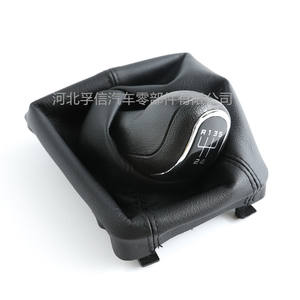 Couvre-poignée de levier de vitesses manuel Skoda en cuir 5/6 vitesses noir avec lentilles argentées - Product Image 1