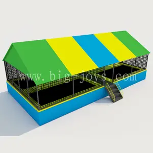Pabrik trampolin dengan atap tertutup dan kanopi tersedia untuk dijual dengan harga rendah untuk kustomisasi hiburan luar ruangan