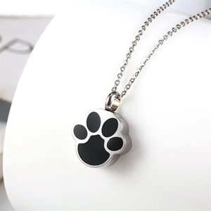 สร้อยคอจี้สแตนเลสสตีลรูปอุ้งเท้าสัตว์เลี้ยงเคลือบทอง 18K PVD สำหรับเก็บอัฐิสัตว์เลี้ยง สุนัขและแมว - Product Image 5