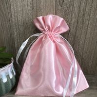 Sac à cheveux en satin unique avec pochette d'emballage avec cordon d'oreille à pompon