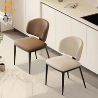 Chaise de salle à manger minimaliste italienne moderne de luxe, rembourrée en cuir PU, pieds en fer noir, pour la maison et les restaurants