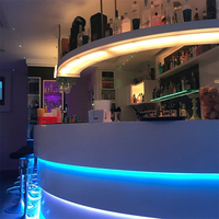 Comptoir de service incurvé blanc moderne du Guangdong avec éclairage LED pour restaurant, hôtel, salon et café