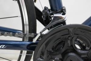Vélo de course de bonne qualité avec guidon droit, cadre en acier multicolore, vitesse unique, 28 pouces, pour une conduite rapide sur route - Product Image 5