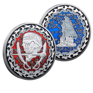 Pièce commémorative en métal plaqué sur le thème des pirates, avec crâne et épée, éléments rouge, bleu et or, collection 3D, décoration de bureau - Product Image 4