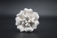 Produit de vente chaude 2024 sculpture manuelle de fleurs fabricant de décoration 3D vend des fleurs en céramique directement
