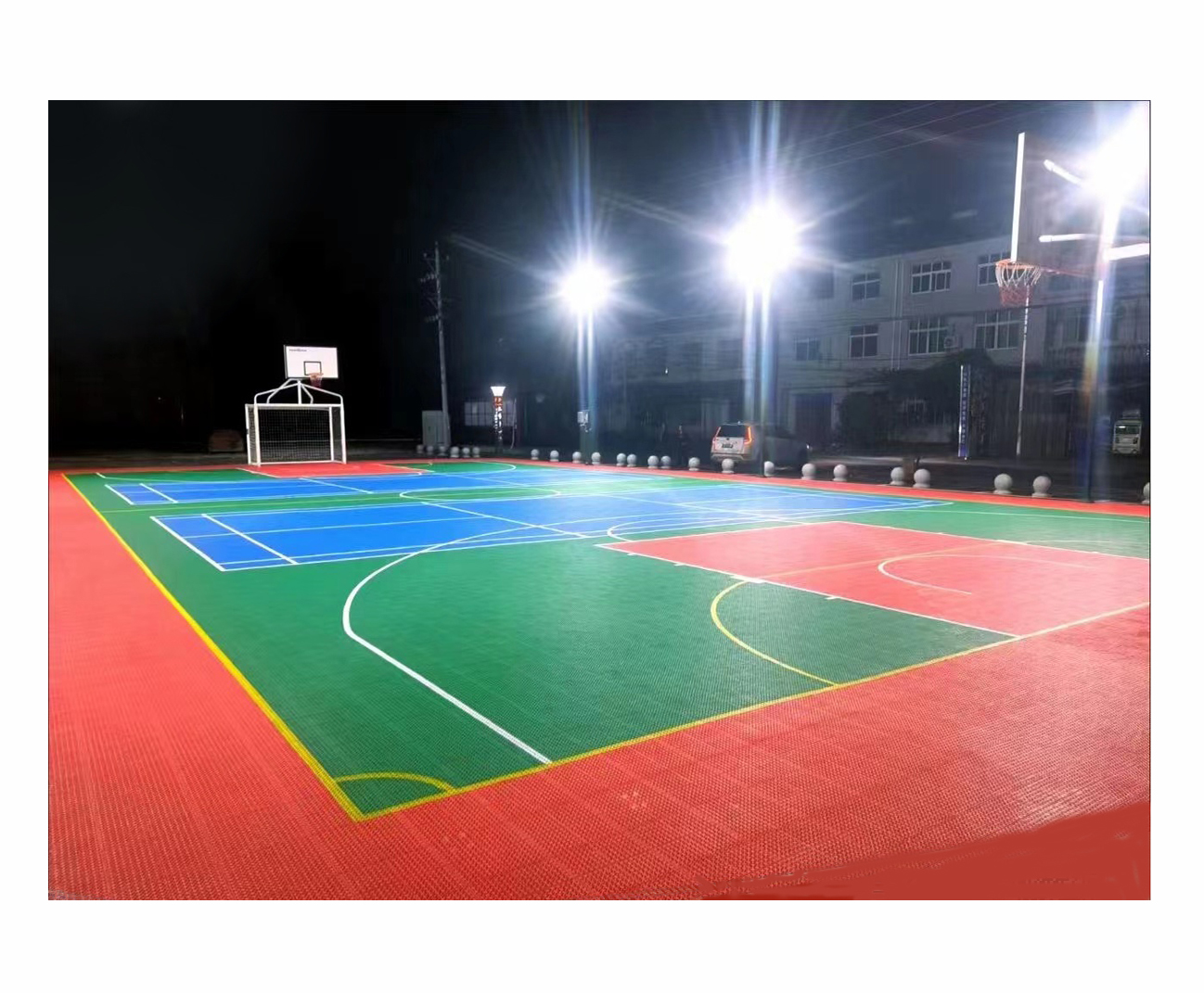 Suelo de cancha de baloncesto de patio trasero de suelo deportivo de enclavamiento multiusos Pp para azulejos de cancha deportiva