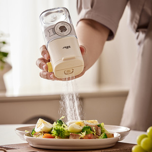 Bear Salt Shaker M Size Moisture Proof Flip Top Kitchen <b>Spice</b> <b>Jar</b> - Product Image 5