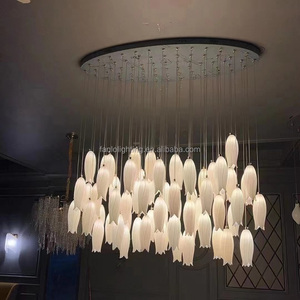 Lámpara de Araña Moderna de Lujo con Forma de Flor de Tulipán, Cúpulas de Cerámica con Capullos Florecientes, Lámparas Ovaladas Personalizadas con Altura Ajustable - Product Image 1