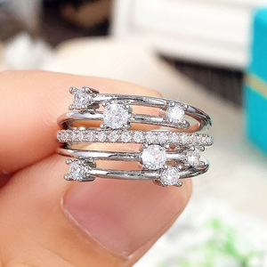 Bague en zircon croisée pour femme, micro-pavée étincelante, bijou tendance chic, cadeau idéal - Product Image 3
