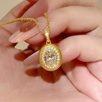 Kadınlar için Oval Halo CZ Kolye Kolye, 15mm, Altın Kaplama Pirinç Dokulu Disk, Altın