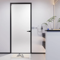 Porte d'entrée intérieure moderne à cadre en aluminium noir, vitrage simple trempé dépoli, pour résidence, type battante