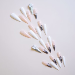 <span class=keywords><strong>Uñas</strong></span> Postizas Elegantes para Fiesta, Color Blanco Plateado con Brillantina y Delicado Diseño <span class=keywords><strong>de</strong></span> Lazo Tweed, <span class=keywords><strong>Uñas</strong></span> Acrílicas Reutilizables al por Mayor - Product Image 3