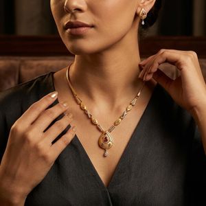 Conjunto de Collar con Colgante de Oro de 22K de Diseño con Piedra Central de Rubí y Pendientes a Juego para Mujer - Product Image 4