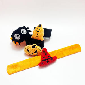 Décoration d'Halloween Cadeaux d'échange <span class=keywords><strong>de</strong></span> salle <span class=keywords><strong>de</strong></span> classe Citrouille Fantôme Chauve-Souris Chat Noir Bracelet Halloween Slap Bracelets pour Enfants - Product Image 4