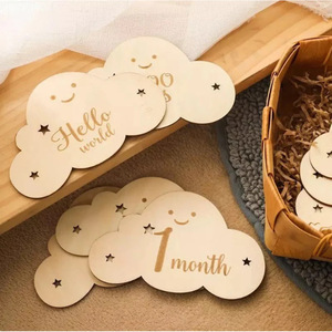 Calendrier de croissance double face en bois pour bébé, avec motifs nuage, pour enregistrer les étapes importantes et les photos de la première année de vie, idéal pour les échanges transfrontaliers - Product Image 3