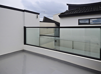 Rambarde en verre non perforé au design contemporain pour balcon, escalier domestique, colonne intérieure-pour villas et hôtels
