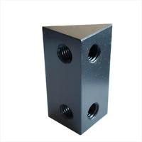 Pièces métalliques personnalisées en acier allié noir traité par usinage CNC, utilisées pour les installations de lignes de production automatisées
