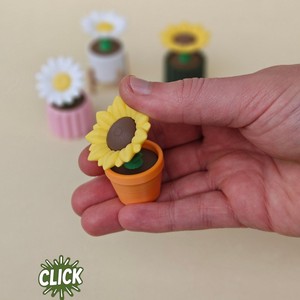 Porte-clés anti-stress portable en forme de fleur à presser - Product Image 3