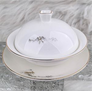 Service de vaisselle en porcelaine traditionnelle chinoise, motif Montagne Blanche avec bordure dorée, comprenant bol à soupe, assiette, tasse à thé et plats de service, pour l'Europe - Product Image 4