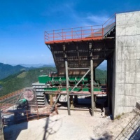Ligne de production complète de concassage de granit et de fabrication de sable avec concasseur VSI à circuit fermé et concasseur à rouleaux