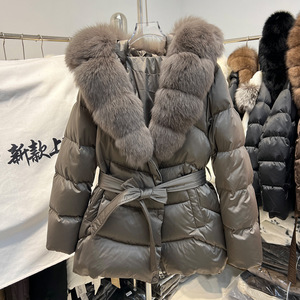 Manteau élégant pour <span class=keywords><strong>femme</strong></span> avec grande capuche en vraie fourrure de renard, <span class=keywords><strong>doudoune</strong></span> <span class=keywords><strong>mi</strong></span>-<span class=keywords><strong>longue</strong></span> de luxe en duvet de canard, parka épaisse ceinturée pour l'hiver et la neige - Product Image 4
