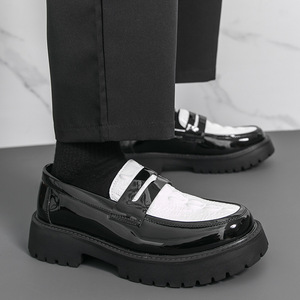 รองเท้าลำลองแฟชั่นสไตล์หรูหราทันสมัยปี 2026 แมทช์ได้กับทุกชุด พื้นหนา - Product Image 1