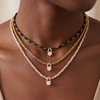 Nouvel Arrivage Transfrontalier Europe-Amérique : Collier en Cuivre Plaqué Or avec Fleur Nouée à Double Cordon, Style Résine Exquis et Délicat