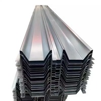 Système de montage de panneaux solaires photovoltaïques durable de type M avec canal de support pour gouttière et gestion des câbles pour drainage de toiture