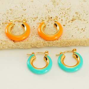 ต่างหูห่วงรูปตัวยูชุบทอง18K ประดับเพชรและไข่มุกรูปทรงเรขาคณิตสไตล์ทางศาสนา - Product Image 4