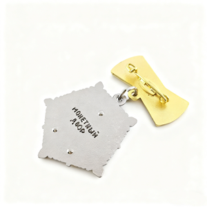 Distintivo Personalizzato in Lega di Zinco con Logo in Rilievo 3D Placcato Oro, Design Personalizzato - Product Image 4