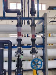 Sistema de Desalinización de Agua Industrial con Bomba de Ósmosis Inversa, Capacidad LPH, Control Automático PLC, LZ-RO-3000L 98%+ - Product Image 3