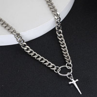 Collier ras du cou tendance 2026, pendentif croix en forme de poignard personnalisé style hip-hop pour hommes