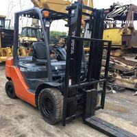Chariot élévateur Toyota 8FD25 à faible nombre d'heures de fonctionnement, équipé d'un moteur diesel 1DZ-II, puissance stable, équipement logistique, expédition mondiale