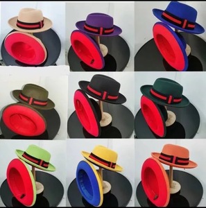 Yeni varış özel iki ton kırmızı Fedora şapka düz kalkık rulo kısa ağız <span class=keywords><strong>Bowler</strong></span> Trilby şapka erkekler için partiler için
